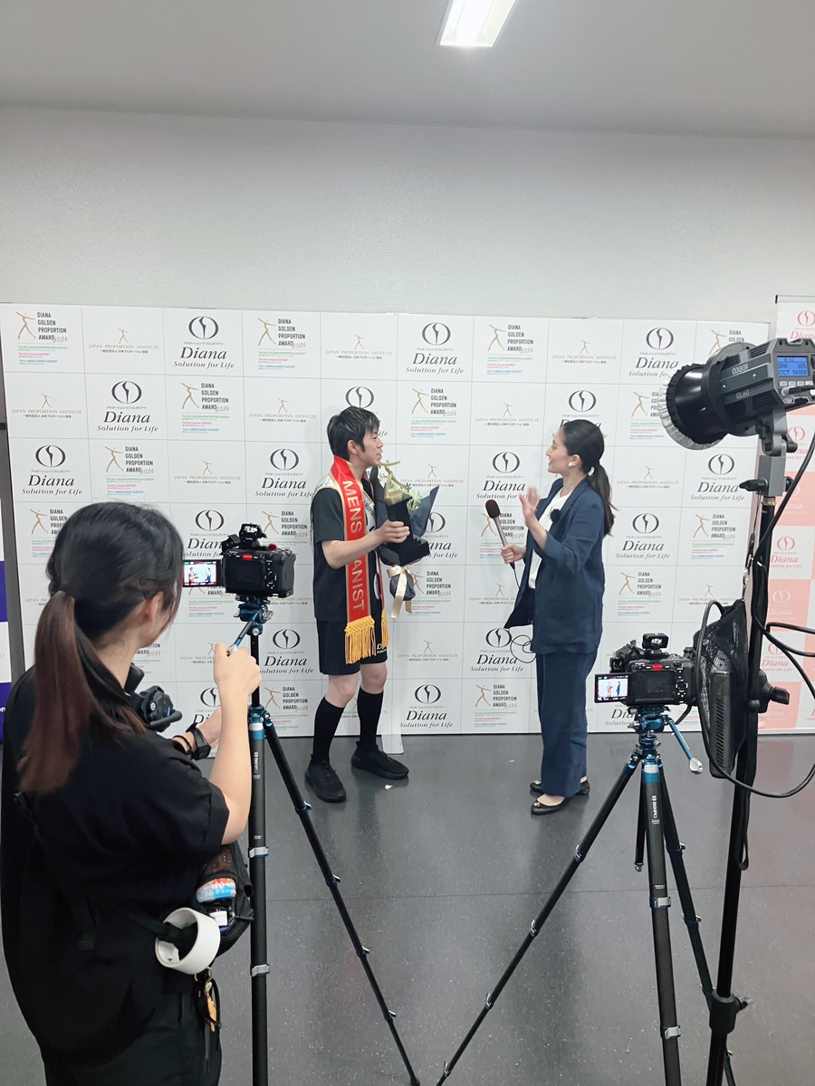 第1回メンズダイア二ストの初代グランプリ✨
第35回プロポーションコンテストと第10回Dstyleコンテストのグランプリも決まり計3名のグランプリが誕生です😊

グランプリとなった瞬間に取材の嵐でした！
皆様おめでとうございます🎉

#ダイアナ