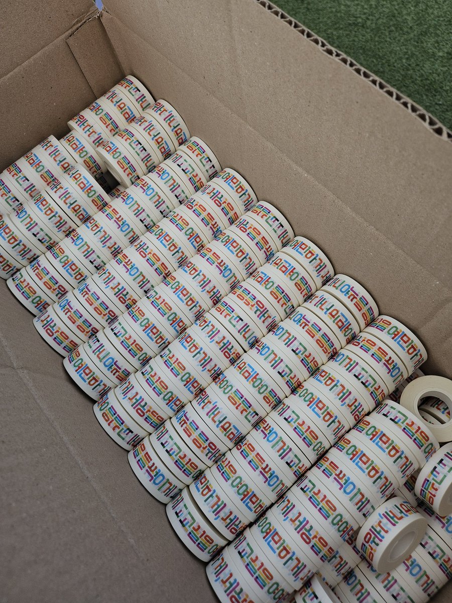 오늘 서울교대 축제 아웃박스 부스에 놀러오세요! 스티커 떡메모지 마스킹테이프까지 만반의 준비 완료!