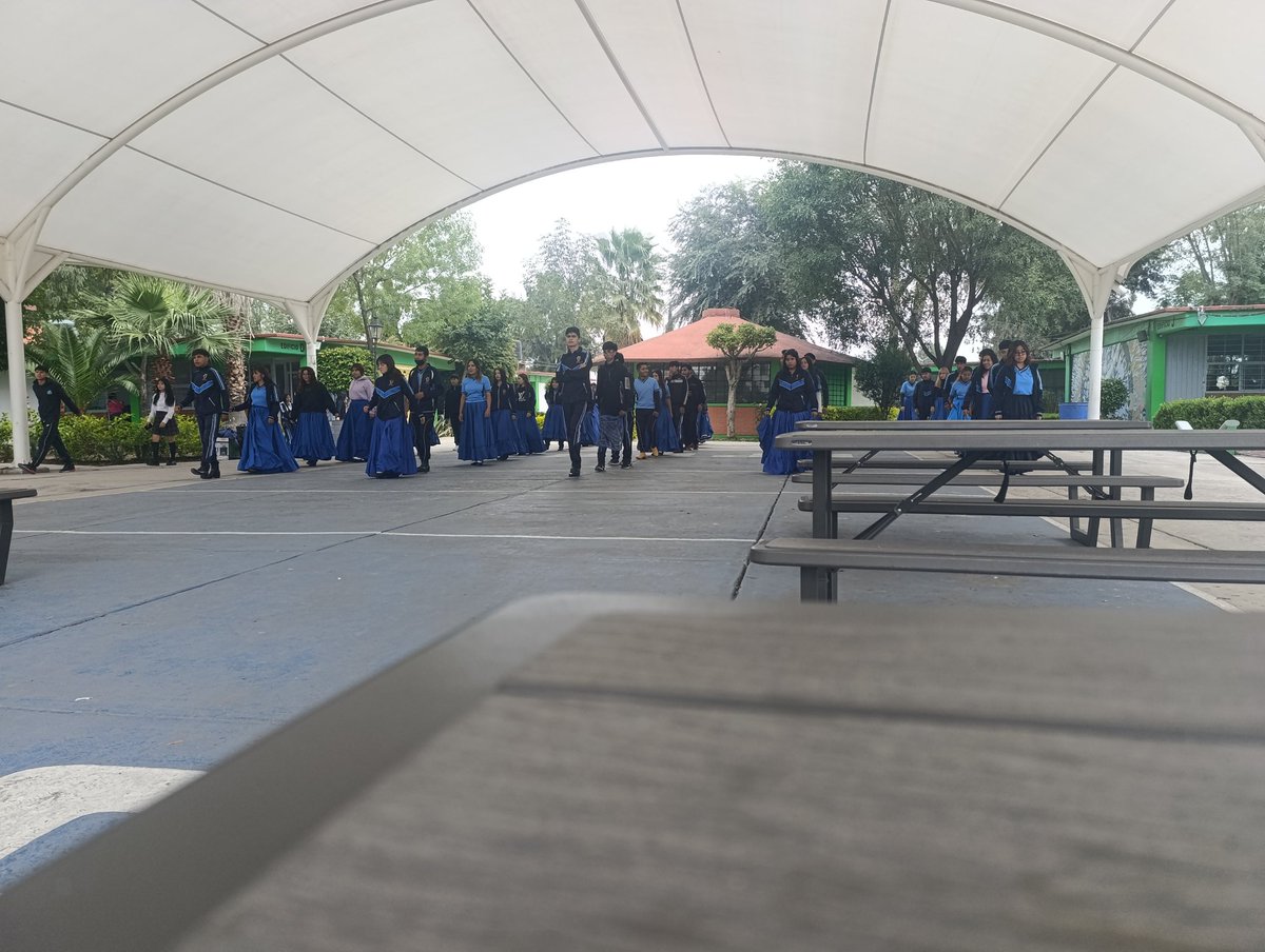 "¡Iniciando una nueva etapa como docente en la tierra ancestral de los Chalcas y Acxotecas! Orgulloso de trabajar en un territorio lleno de historia y cultura que sigue viva. 🌄📚 #NuevosComienzos #Chalco #CulturaYEducació