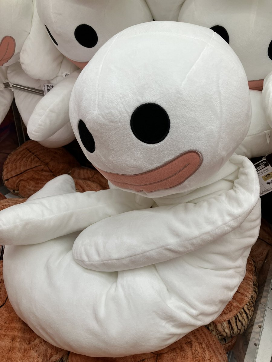 ペローナが操る ホロホロの実の能力 『ホロホロゴースト』が 抱き枕