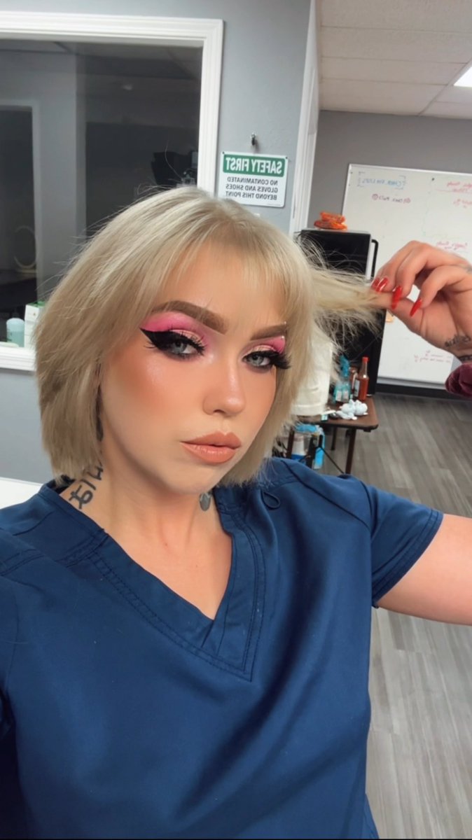 Kyirene_636's tweet photo. Lovin my new look, need one more session to his white hair and we gooodddd  #content #SellingContent #Onlyfan #makeup #SNOWBUNNY #moto https://t.co/cguOevHfFu