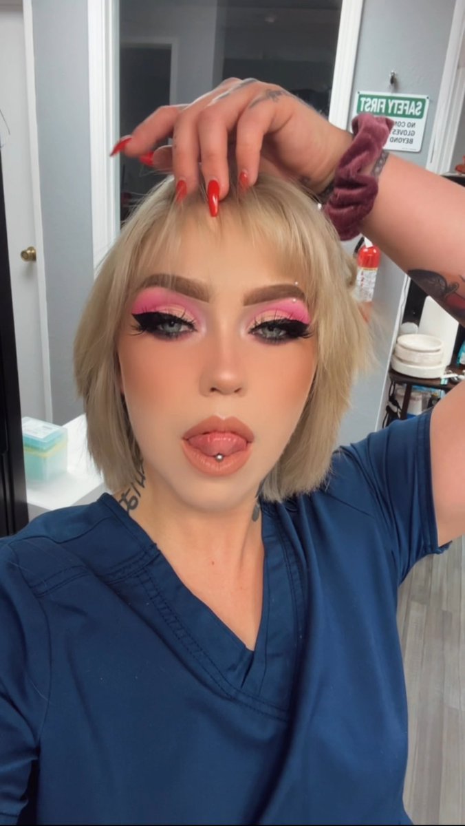 Kyirene_636's tweet photo. Lovin my new look, need one more session to his white hair and we gooodddd  #content #SellingContent #Onlyfan #makeup #SNOWBUNNY #moto https://t.co/cguOevHfFu