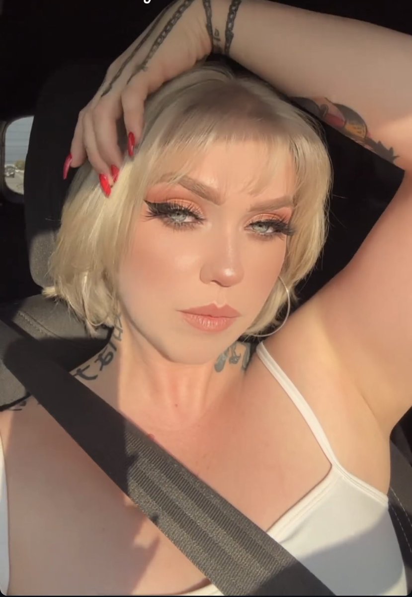 Kyirene_636's tweet photo. Lovin my new look, need one more session to his white hair and we gooodddd  #content #SellingContent #Onlyfan #makeup #SNOWBUNNY #moto https://t.co/cguOevHfFu