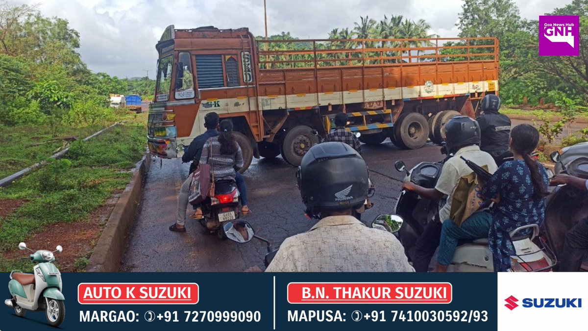 goanewshub's tweet image. Traffic on Ponda Highway was blocked due to a truck breakdown at Curti. The truck blocked the entire road leading towards Ponda.
#vehiclebreakdown #trafficjam #truckbreakdown