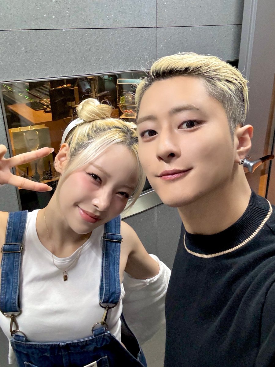 [⏰]
지금 바로 MBC 표준 FM ‘두시의 데이트 안영미입니다’에 J.seph, 전소민이 출연합니다📻
HIDDEN KARD 여러분의 많은 청취 부탁드립니다💛

🔗 youtube.com/watch?v=kq7gur…

#KARD #카드
#JSEPH #제이셉 #SOMIN #전소민
#MBC표준FM #두시의데이트