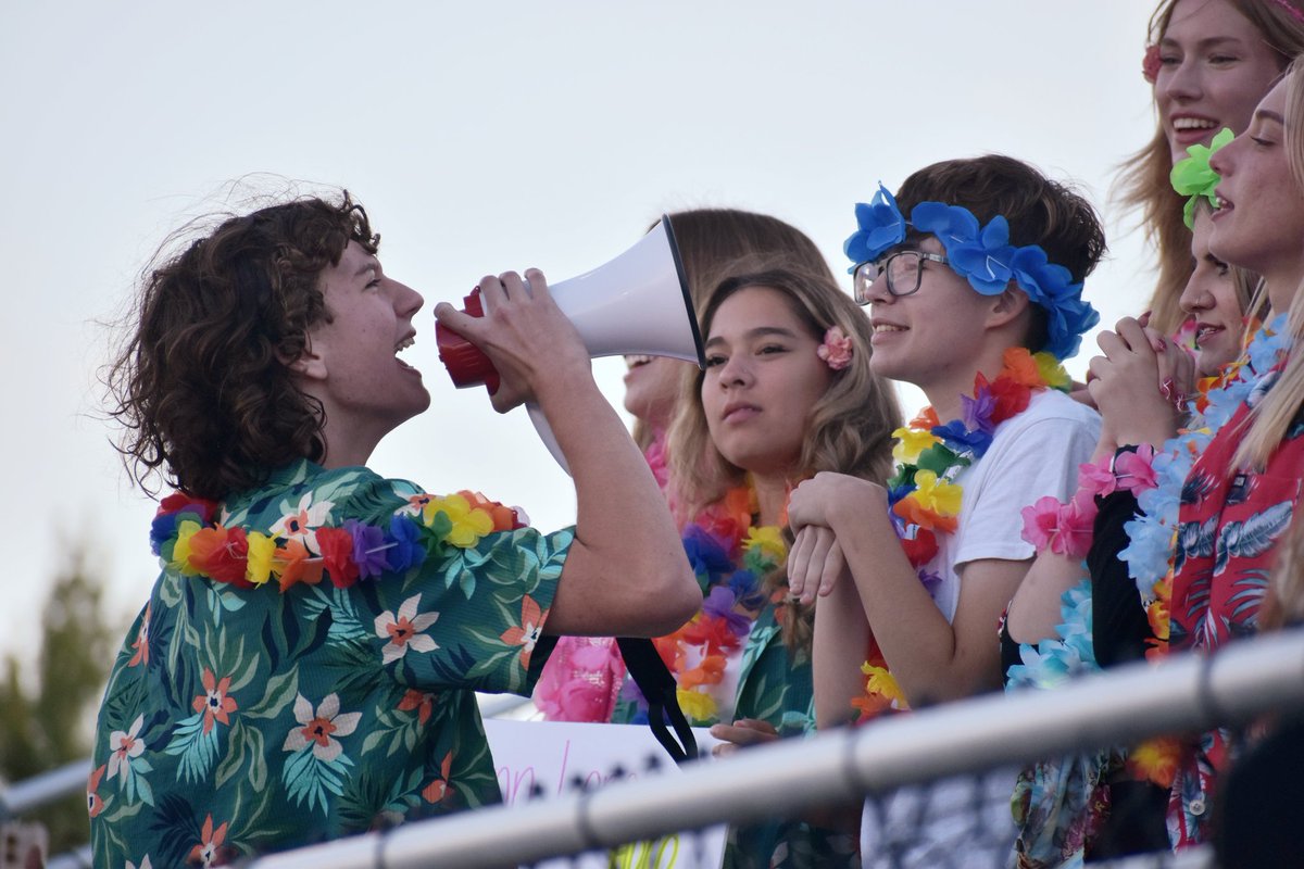 AstroworldMedia's tweet photo. Friday nights just got a little brighter! 🏈🌴 Bringing the island vibes to the Astro gridiron. See more highlights on our new TikTok &amp; Instagram https://t.co/1sFjRqFEEQ 📷 #FridayNightLights #HawaiiStyle #GameOn https://t.co/GcQWe7uyeT