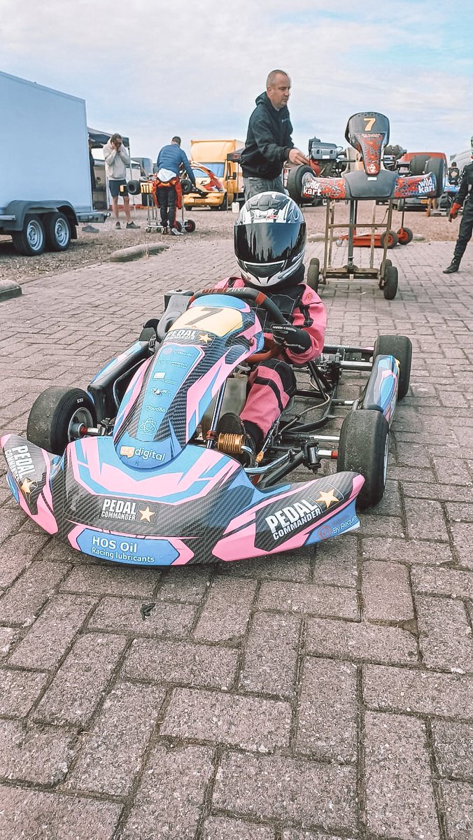 AdminByRequest's tweet photo. Jesse update featuring his sister Roos! 🏁
Jesse’s all healed up and ready for his next race on Sep 21. He’s also been busy training Roos, who had her first race won!
Jesse’s been her mechanic too, making sure Roos is prepped 👨🏻🔧
#Jesse #SupportingEmergingTalent #AdminByRequest https://t.co/QIZEQJZhBo