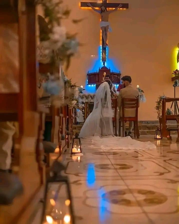 Solus_Deus_sat's tweet image. Deja tu corazón en manos de Dios y lo pondrá en manos de quien se lo merece❤️‍🩹