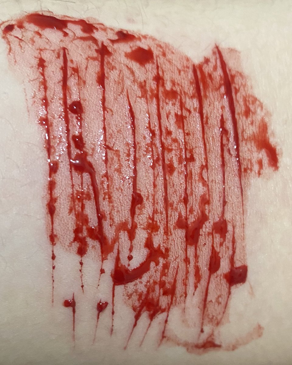 aricchi_sKy's tweet photo. #styrocuts m hice unos styros
Hice un desastre por intentar meter las gotitas de sangre a un botecito 😞
si le dan like se les afilan las navajas 🫶🏼
#shtwt https://t.co/LBnxiTfw2q