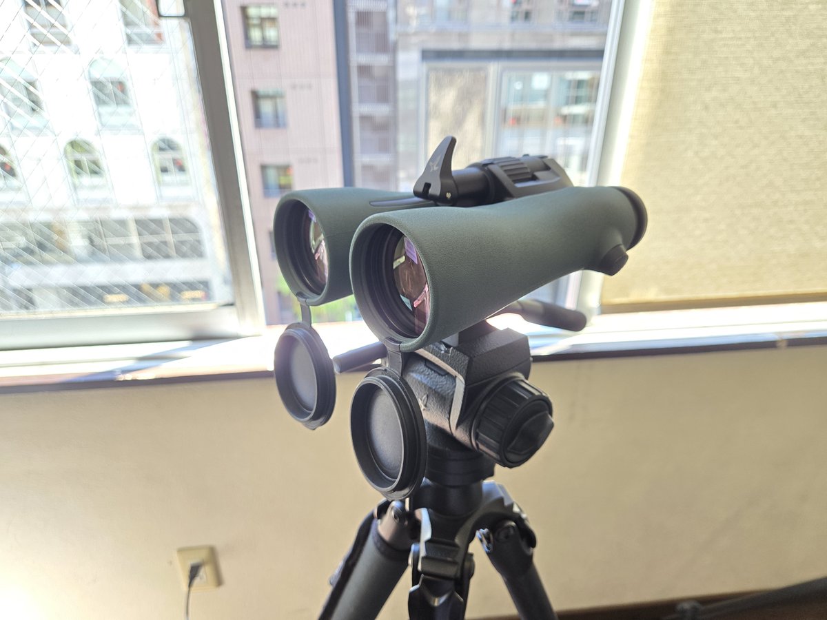 Ginza_Sogando's tweet photo. 使用した感触ですが、手に持っていると大人気モデルのNLPURE10x42よりも暗部が鮮明に映ります
三脚に乗せれば安定感もあり、スマホアダプターなしでもきれいに写真が取れました
NL52の見え味が少しでも伝わればと思います!
#スワロフスキーオプティック
#NLPURE https://t.co/0A5XbAlguU