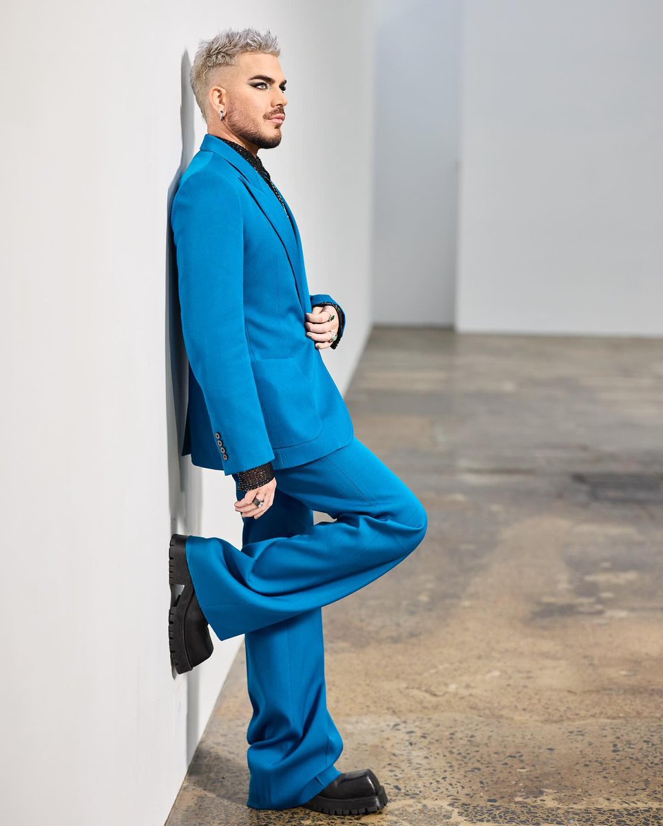 AdamL_Daily's tweet photo. 📷| @adamlambert posted a new voice promo pic 🥰🩵

https://t.co/xKtRZqQo3L https://t.co/k6eBvlEZ1T