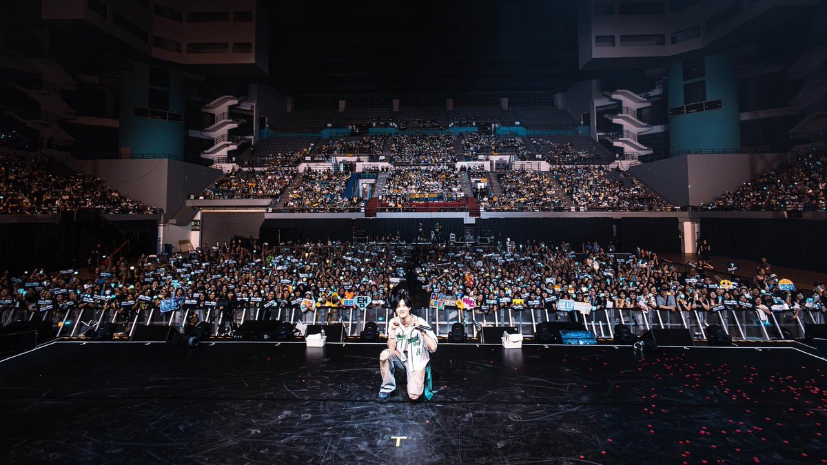 usertaemin's tweet photo. Finally our very first group photo 😭Thank you @TAEMIN_BPM for coming to Malaysia. We love you 🫶🏻 https://t.co/CPz2ONmUNu