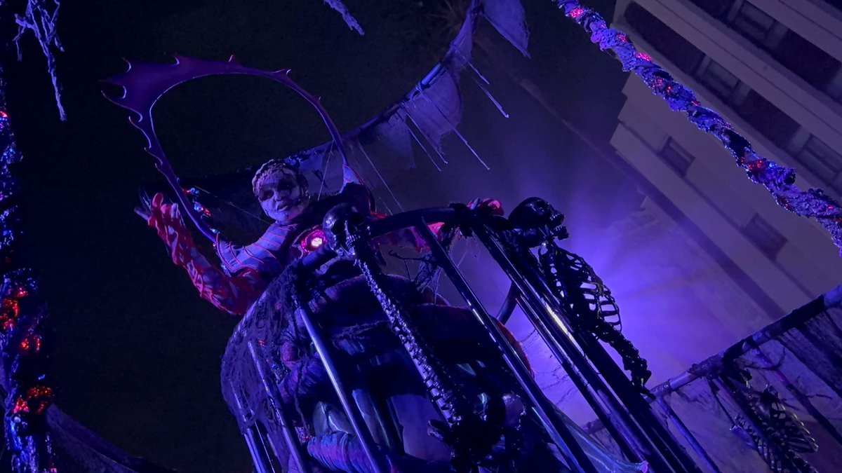 EvilTakesRoot's tweet photo. @HorrorNightsORL
#HHN33 #DemonQueens #SURR3AL #HHNOrlando #WhereHorrorLives https://t.co/q5C5dadGVg