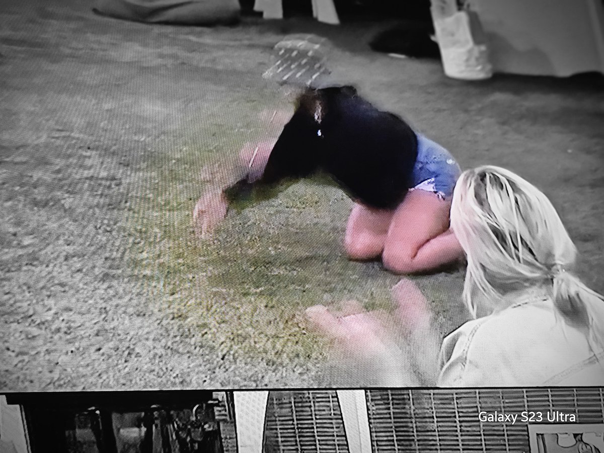 JBryanbuddy's tweet photo. The houseguests are having a talent show for us live feeders.
#BB26lf #BB26 ππ½ππ½ https://t.co/Um9JFdR6XU