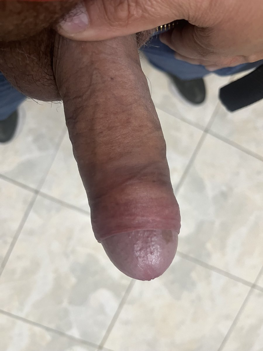 fenix3x's tweet photo. Se está poniendo dura me ayudas mmmm con tu boca 👄 húmeda https://t.co/9IO9yayyIB