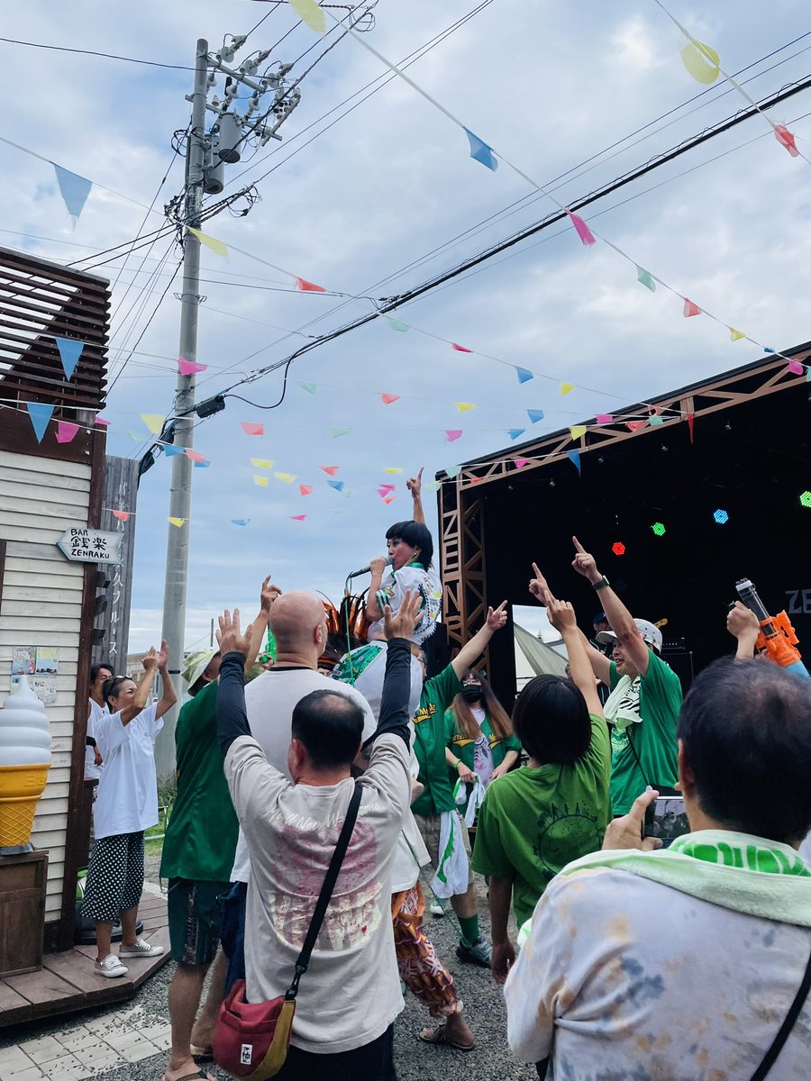 soratouta3's tweet image. ステージは狭すぎる！
お客も一緒にライブ！

2024/09/07
#グリフェス #Vanityyy #銭楽