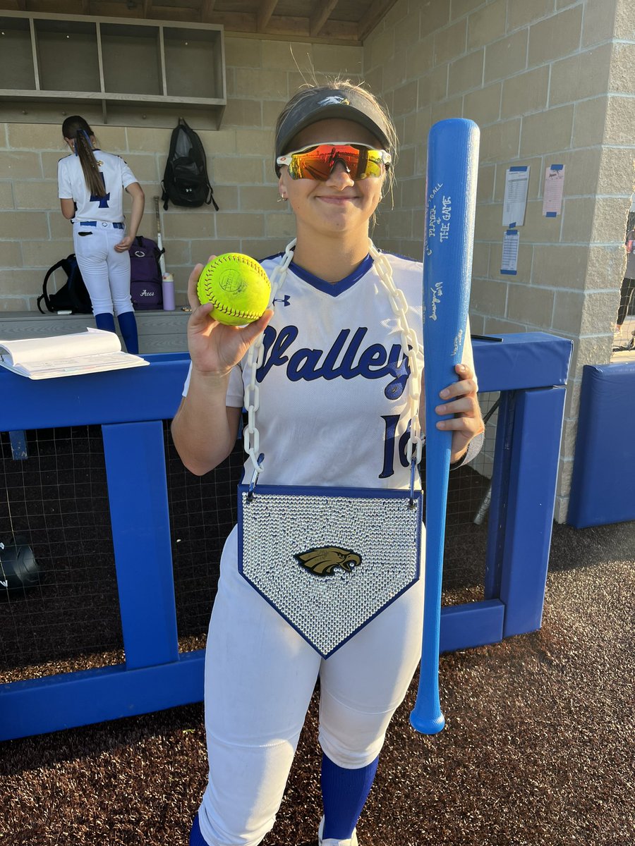 Senior <a href="/Marisa_riggle00/">Marisa</a> drove in 4 runs for the Eagles tonight with an RBI double &amp; 3-run homer as they beat Blue Springs South, 5-3! Way to go, Riggle! #OneValley