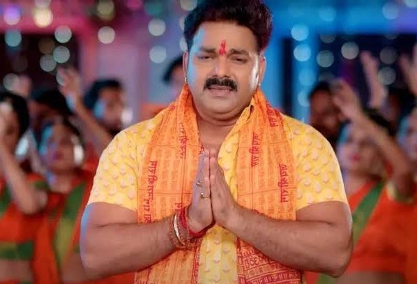 JaikyYadav16's tweet image. वैसे तो मैं न भोजपुरी फ़िल्में देखता हूं और न ही कभी भोजपुरी गाने सुनता हूं लेकिन 

मैं जितने भी भोजपुरी स्टार्स को जानता हूं उनमें से मुझे एक ही स्टार ऐसा लगता है जो कि देखने में भी HERO ही लगता है, उसका नाम है

खेसारीलाल यादव 

पवन सिंह को देखकर मुझे कभी HERO वाली फीलिंग ही…