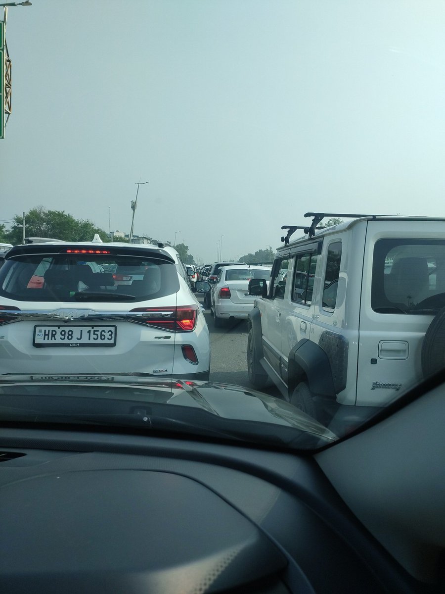 sushilpathak87's tweet photo. @nitin_gadkari sir have a look of NH48 from gurugram to Delhi it is totally disappointed to travel daily, kindly look the problem faces by the people of bharat , is this development, there is loss of time, energy and mental health of people https://t.co/2vrMLi1ZTJ