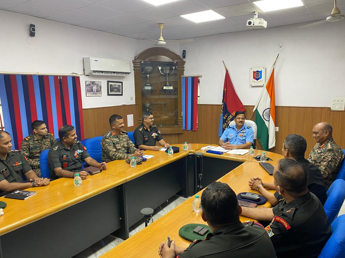 NccDteAPandT's tweet photo. DDG NCC directorate AP&amp;T, Air Commodore VM Reddy addressed the officers who are attending NEOOC ( New entry officers orientation course) at directorate HQ. He guided all officers to mould the youth of the Nation through NCC training &amp; contribute towards nation building. https://t.co/CzzQT4ehMG