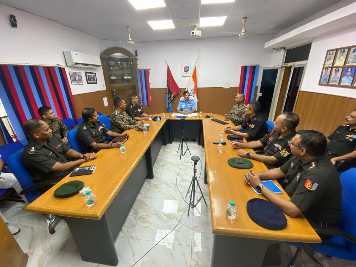 NccDteAPandT's tweet photo. DDG NCC directorate AP&amp;T, Air Commodore VM Reddy addressed the officers who are attending NEOOC ( New entry officers orientation course) at directorate HQ. He guided all officers to mould the youth of the Nation through NCC training &amp; contribute towards nation building. https://t.co/CzzQT4ehMG