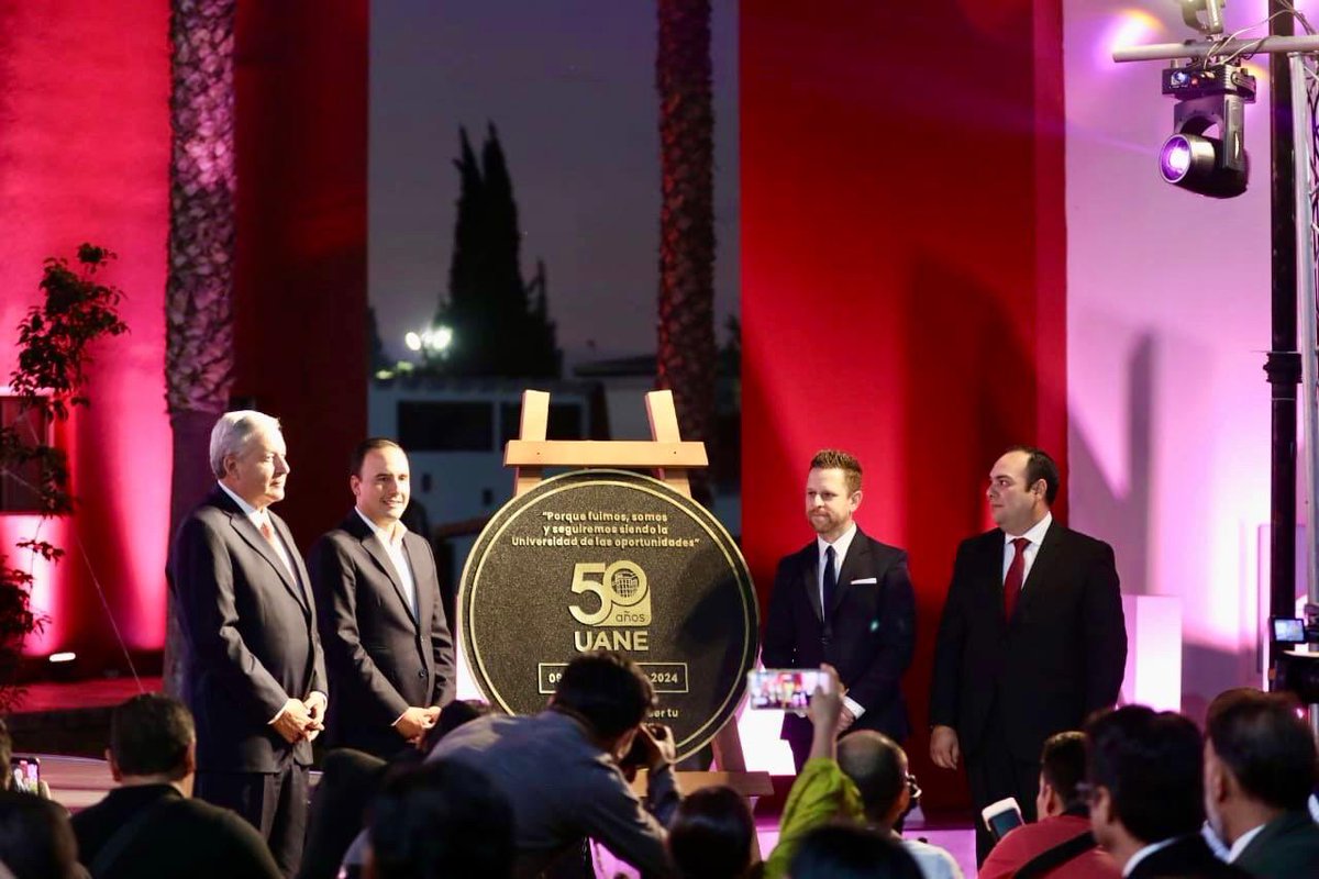 Junto al Gobernador <a href="/manolojim/">Manolo Jiménez Salinas</a> y la gran familia de la <a href="/UANEOficial/">UANE</a>, celebramos los primeros 50 años de esta prestigiosa casa de estudios, la cual ha marcado un hito en la educación y formación de la comunidad saltillense. ¡Muchas felicidades!#CoahuilaPaDelante #SaltilloNosUne