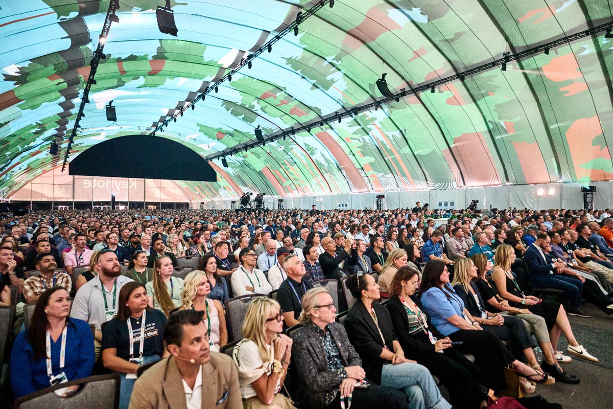 NetSuite's tweet image. #SuiteWorld Day 1 ✅ From the opening keynote with Evan Goldberg, to the Hackathon 4Good, and welcome reception, it was All Systems Grow. Experience the magic of SuiteWorld virtually when you sign up for our FREE On Air program. Register here: social.ora.cl/6018W5YZg