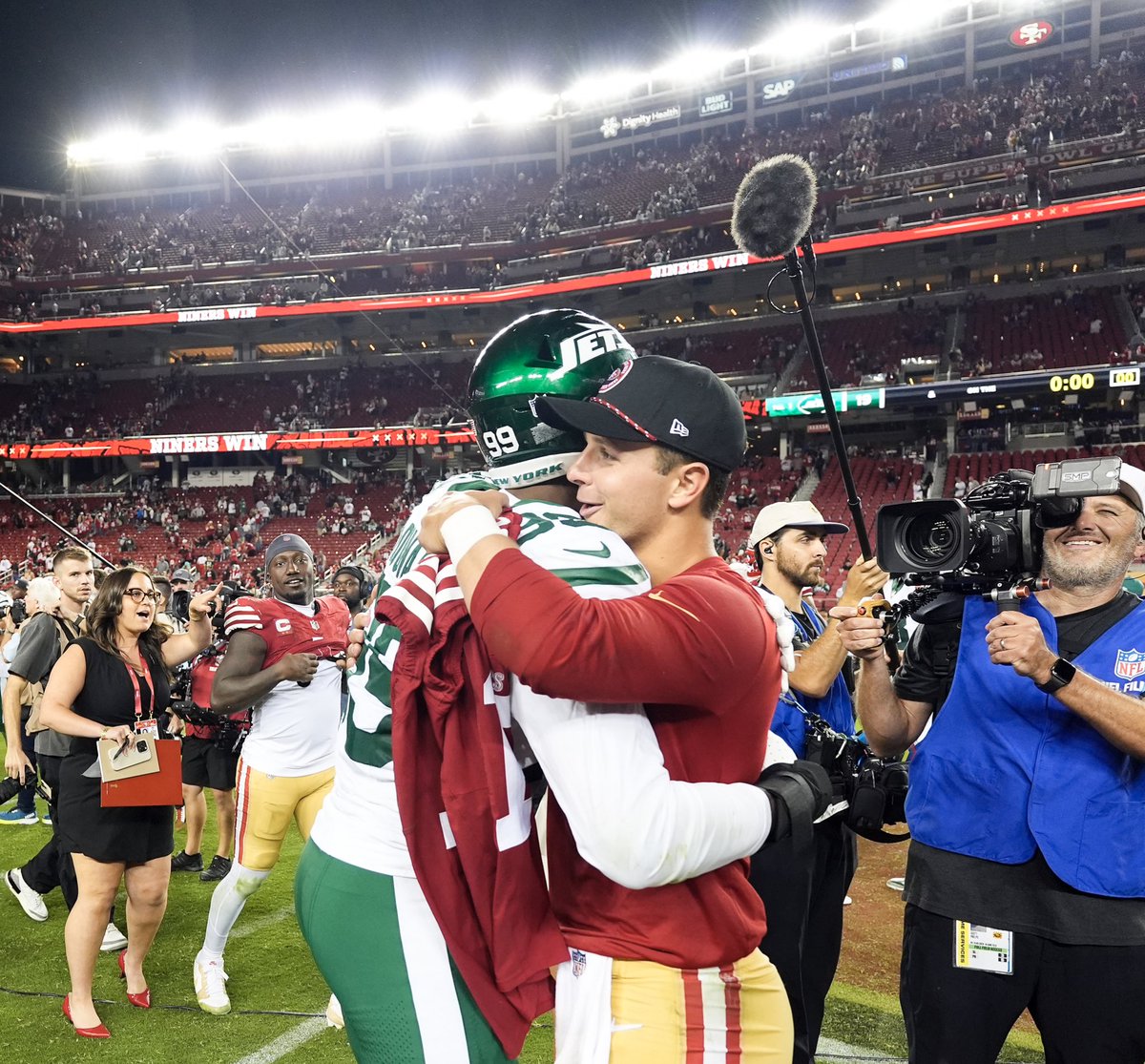 cyclonefanatic's tweet photo. Cyclones reunited ❤️

Photos by Thearon W. Henderson/Getty Images https://t.co/sN3hZbehS7