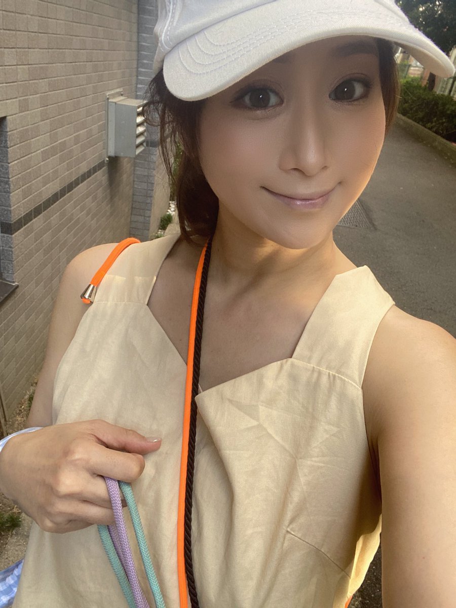 今日は少年みたいなスタイルで散歩してた🤣
今日は美容院行ってくるよ😉