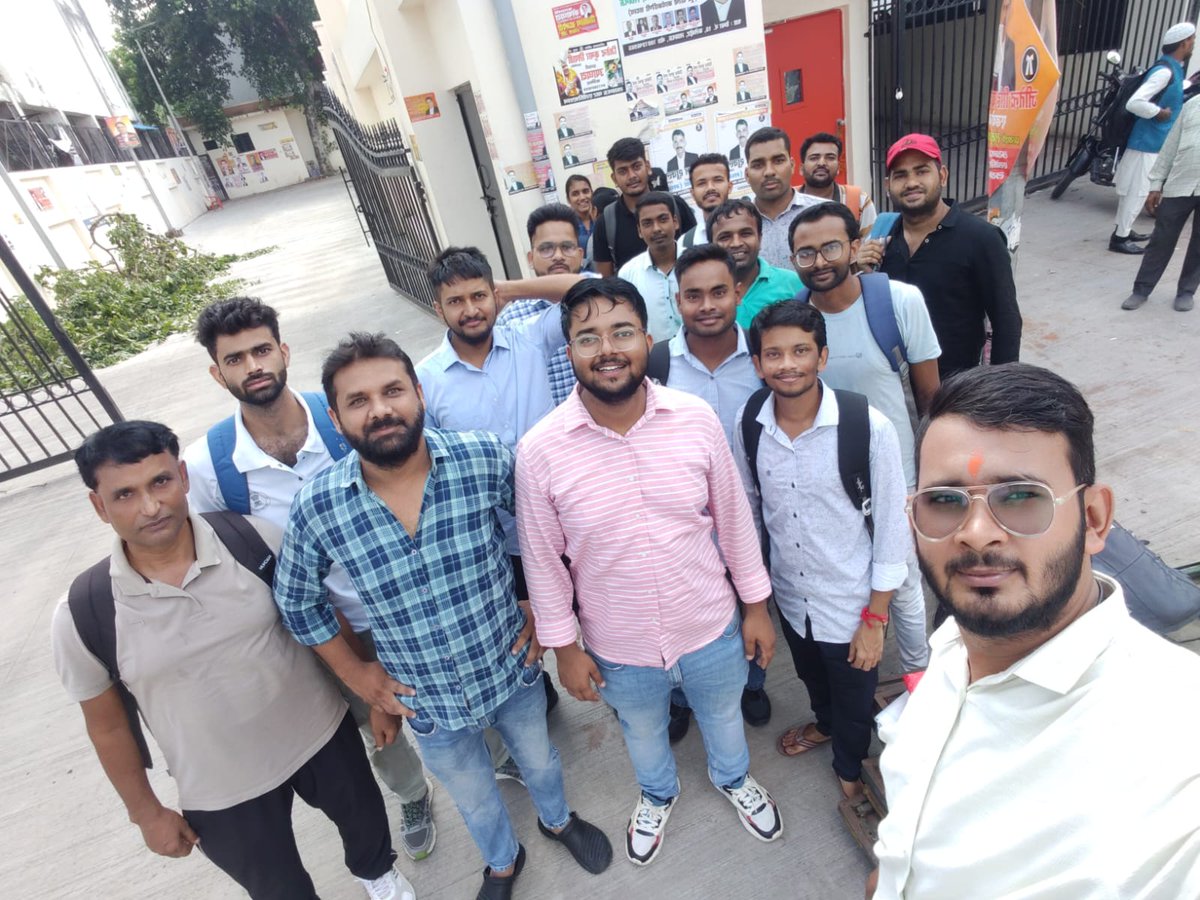 RajatMishra__'s tweet photo. राजस्व परिषद लखनऊ में छात्रों का जमावड़ा शुरू 
आप जहां कहीं रास्ते में हों जल्द से जल्द राजस्व परिषद पहुंचे।
हम सबका मकसद एक ही है 👇
लेखपाल में अनुपूरक रिज़ल्ट जारी करवाना।
@myogiadityanath
@myogioffice @UPTakOfficial
@JagranNews @DainikBhaskar

#लेखपाल_अनुपूरकरिज़ल्ट_जारी_करो https://t.co/y2eGB2iZOG