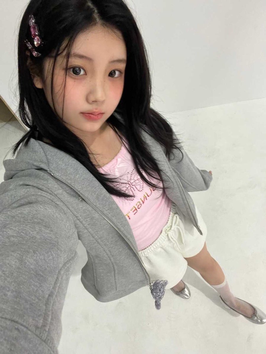 ILLIT_twt's tweet photo. ViVi 💓

#ILLIT #아일릿 #WONHEE #원희 https://t.co/CuS1RilTHC