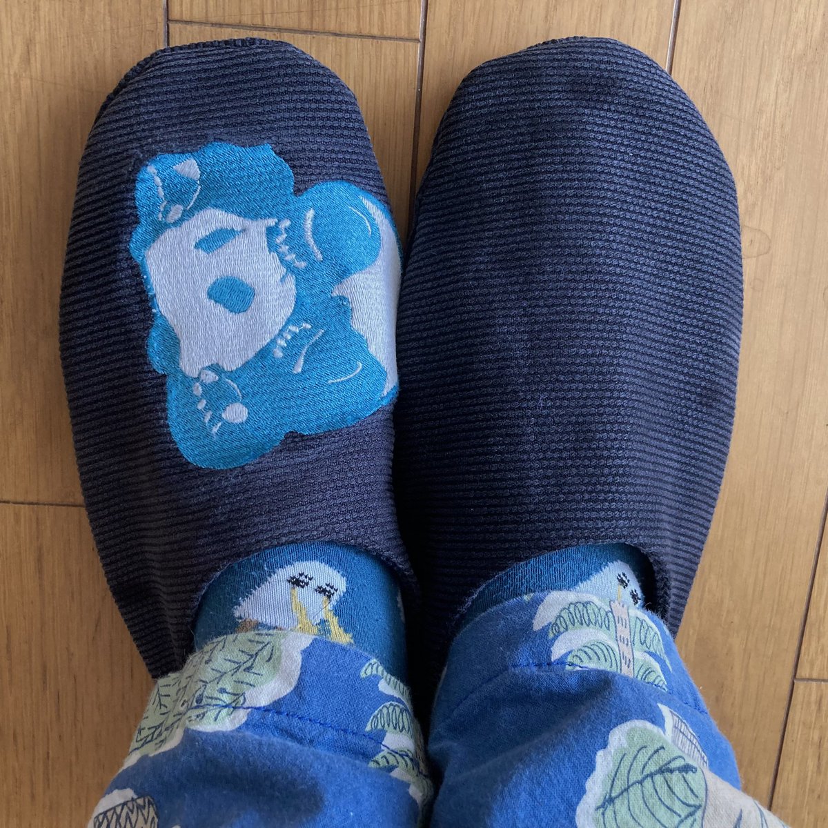 YaginumaShiho's tweet photo. ズボン破れて上だけ残った柔術着再利用。
インバーテッドガードのぱんだもかわいい。
#invertedgear https://t.co/TYWKUnC5nF