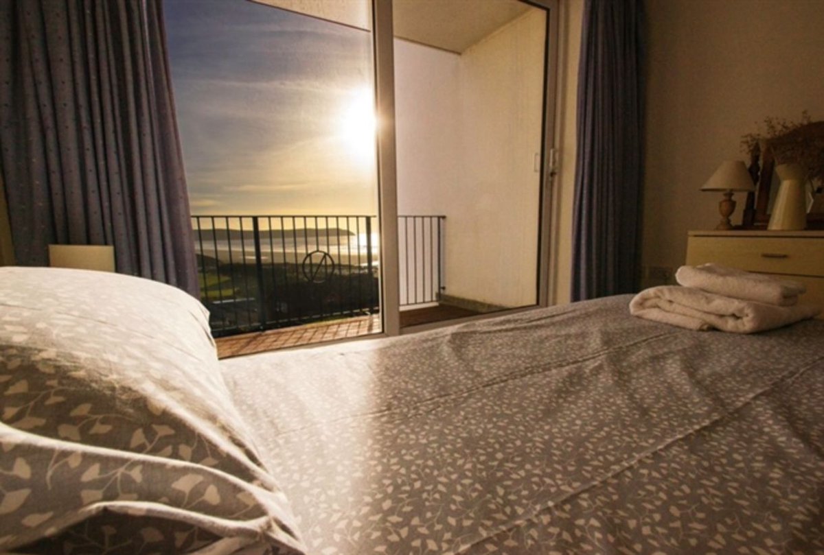 ✨ <a href="/HolidayHomeHunt/">Holiday Home Hunter</a> offers holiday accommodation in the popular seaside resort of Woolacombe, North Devon and specialises in contemporary seafront self-catering holiday apartments! bit.ly/4cRGe2i