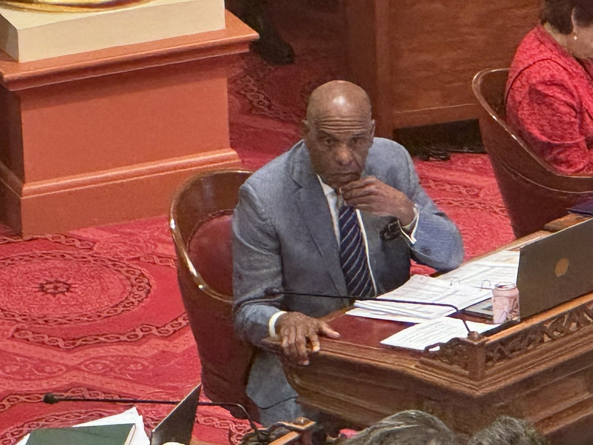 EtmMedia's tweet photo. Ahhh the good ole days …#CALeg Senate Floor when legislators actually honored their sworn due process duty to advance Sen. (Bradford) bills to vote 🗳️ unlike cowardice @CABlackCaucus members @JonessSawyerAD57 @AsmMiaBonta on Assembly side #SB1403 #SB1331 #BillBlock #ReparationsNow