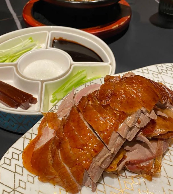 今日は北京ダックを食べてみます🍀