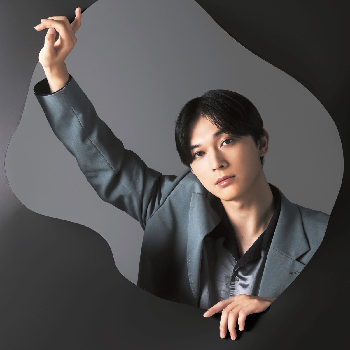 barfout_editors's tweet photo. #吉沢亮 さんが、9月13日発売の #BARFOUT! 10月号にご登場！　9月20日公開の主演映画『ぼくが生きてる、ふたつの世界』では、耳のきこえない両親に育てられた青年を演じています。 https://t.co/cadOhwdP6U