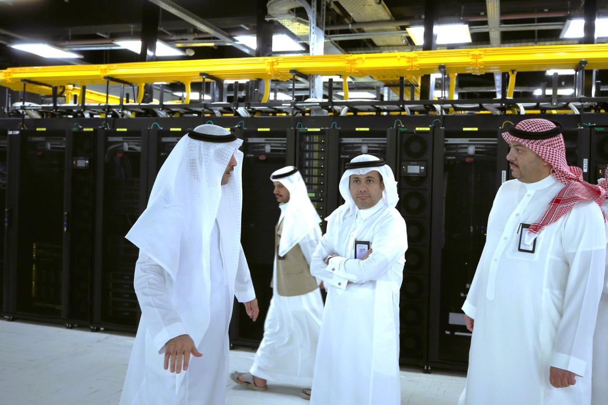 NBU_KSA's tweet photo. رئيس #جامعة_الحدود_الشمالية أ.د.أحمد بن علي الرميح؛ يتفقد إدارة تقنية المعلومات بالجامعة؛ وقد اطلع على مركز البيانات ومركز عمليات البنية التحتية، التي تدعم العمليات الإدارية والتعليمية وخطط الإدارة المستقبلية. https://t.co/pBx9x2W0s6
