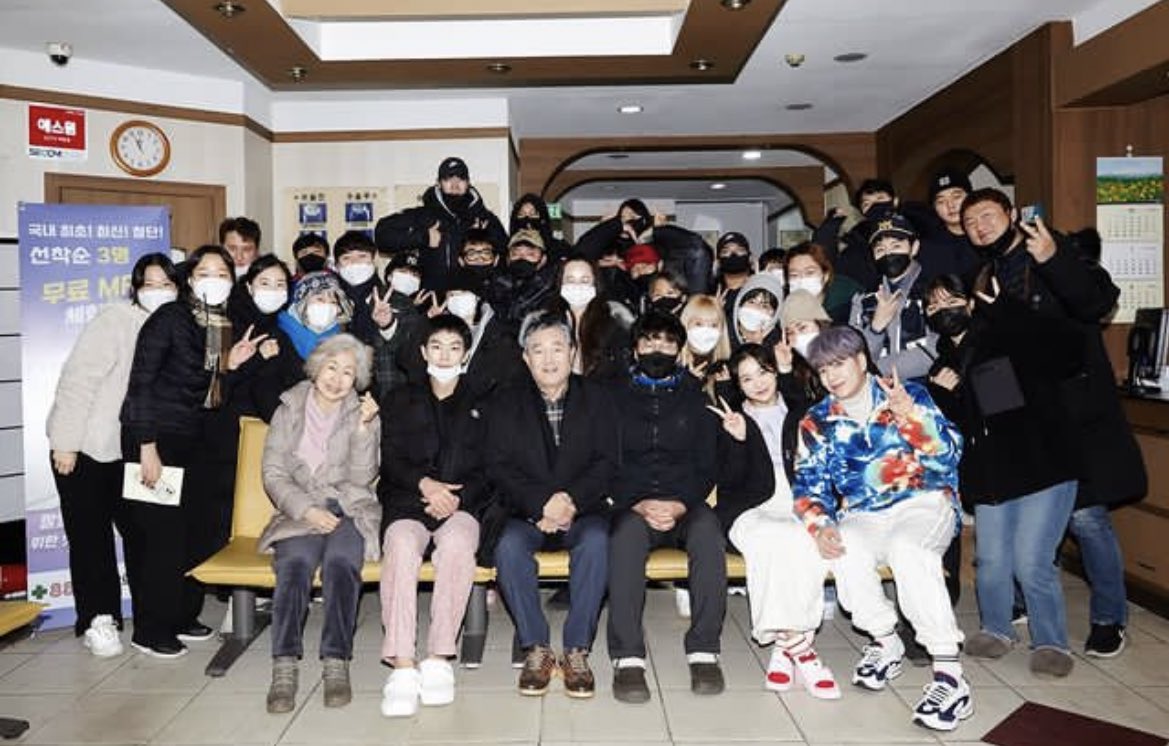 peachiesstle_'s tweet photo. 1. Mint Condition 2021, drama Stage TVN. Yeri berperan sebagai Hong Chaeri, seorang perawat yang melakukan kesalahan pada mesin MRI yang mengakibatkan pria tua kembali menjadi pria 20 tahun. dan ini merupakan drama debut Yeri sebagai aktris.
#YERI #MINT_CONDITION #REDVELVET https://t.co/WkBjKEKiR7
