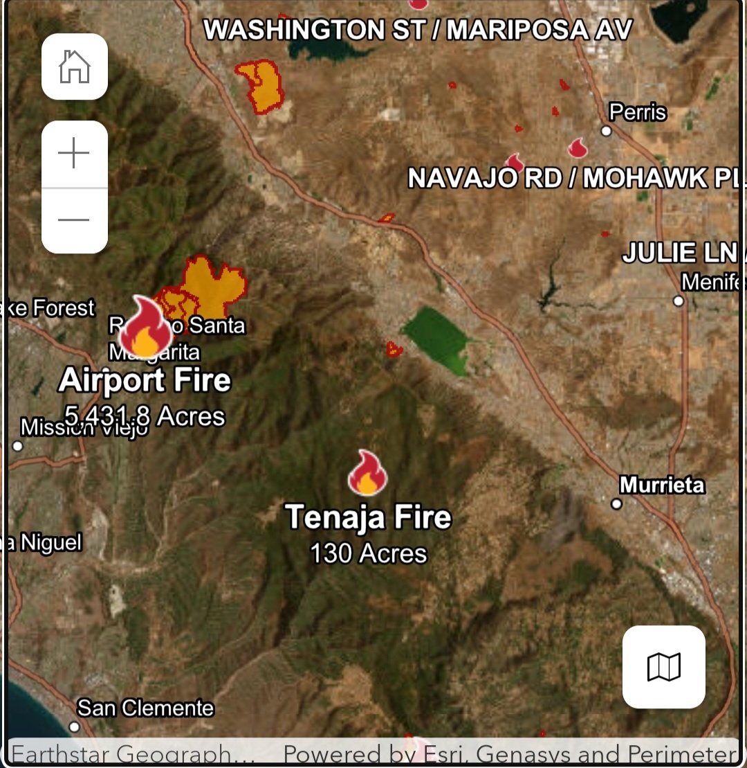 skyfraction's tweet image. Please pray for my school in effect under the #AirportFire. We're showered with ashes and have terrible air quality. School has been cancelled for today. #PrayForSafety for the fire fighters and for this fire to cease quickly.