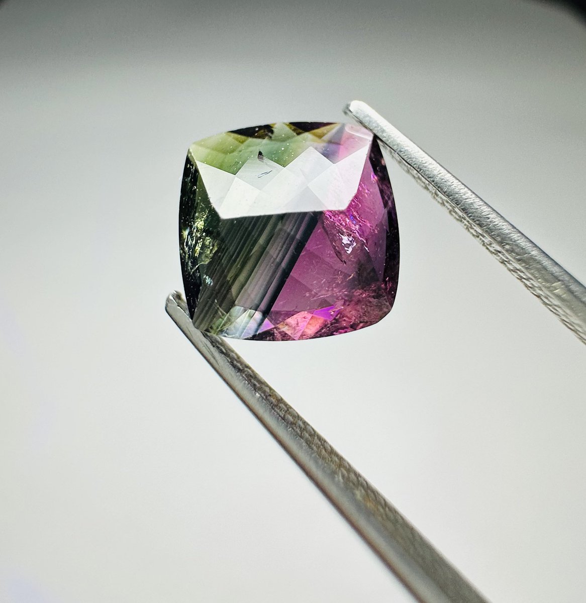 MohammedHa1681's tweet image. バイカラー トルマリン クッション 2 カラット 地球採掘認定済み

リングサイズにぴったりの鮮やかなグリーン ピンク色😍

販売中✅
他の場所でも「いいね！」してシェアしてください🤗

タップして今すぐご覧ください👇

hayatgems.etsy.com/listing/179143…

#gemstonecollection