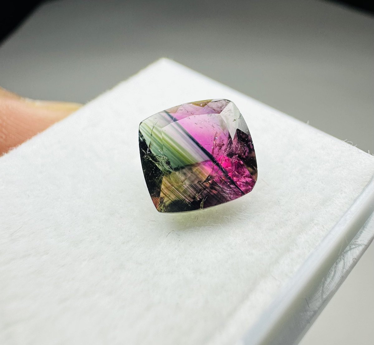 MohammedHa1681's tweet image. バイカラー トルマリン クッション 2 カラット 地球採掘認定済み

リングサイズにぴったりの鮮やかなグリーン ピンク色😍

販売中✅
他の場所でも「いいね！」してシェアしてください🤗

タップして今すぐご覧ください👇

hayatgems.etsy.com/listing/179143…

#gemstonecollection