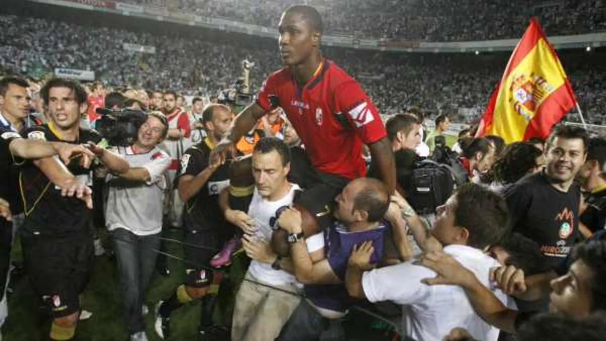 liidiaasgr18's tweet photo. No olvidamos ni perdonamos 
GANAR O GANAR 
              @GranadaCF ❤️🤍
Elche dime qué se siente,
Tener en casa la final,
Te juro que aunque pasen los años,
Nunca nos vamos a olvidar,
Cuando Ighalo descontó,
La defensa destrozó,
Y ascendimos a primera división... https://t.co/yAHbXBI6Oi