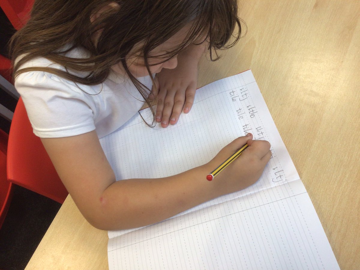 DeltaMerseyYr3's tweet photo. We’re practising the letters in the straight line family in our handwriting session 👏⭐️ (iltj) @DeltaMersey #MPAWriting https://t.co/Ow9hNpTSrl