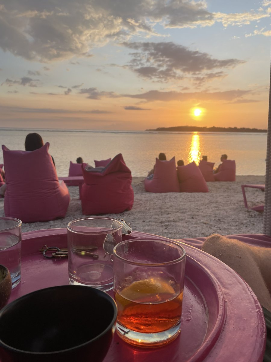 En Negroni og solnedgang kan altså  noget