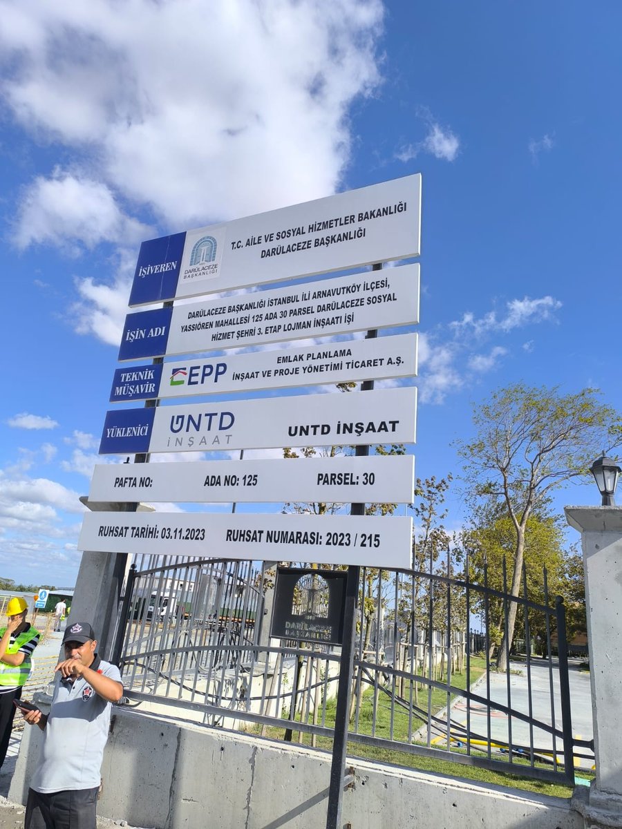 insaatiscilerii's tweet photo. İstanbul Arnavutköy darülaceze Şantiyesinde ana firma UNTD İnşaat taşeron ŞAHKAN   İnşaat bünyesinde çalışan sendikamız üyesi inşaat işçisi arkadaşlarımızın verilmeyen hakları için bugün iş bırakma eylemi başlattık.

İşçi arkadaşlarımızın tüm hakları derhal verilmelidir.

İnşaat işçisini kölelik koşullarında çalıştırıp haklarına el koyanlara geçit vermeyeceğiz. 

İnşaat işçisi patronların sömürü düzenine boyun eğmeyecek!