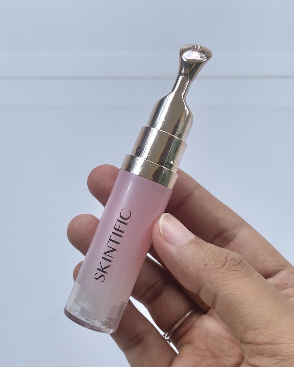 senshineey's tweet photo. TELAH HADIR LIP SERUM NEXT LEVEL🫵🏼🫵🏼

ga lengket &amp; lembabnya awett.. bisa dipake under lip produk juga

AND LOOK!! packagingnya cantik dan enak bgt, ga perlu colak colek pake tangan😭🫶🏼

#BrightSmoothEven #SKINTIFICLipSerum #racuninskincare https://t.co/phu8WxiV19