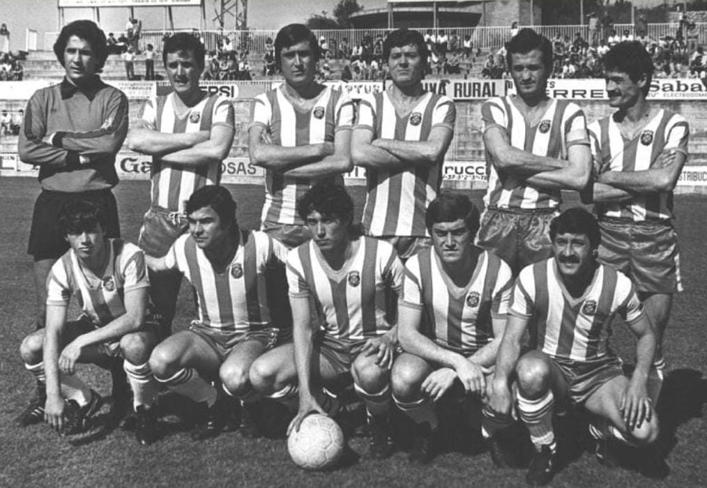 MateosPoch's tweet photo. Foto de 1979, fa 45 anys
Un onze del @GironaFC a Montilivi, amb l'equip a la primera etapa d'aquella Segona B, de 2 grups
Àlex Martins, Pita, Paquito, Subirats, Abete i Juanito 
Arredondo, Carbonell, Xavi Julià, Barto Pagès i Toni Gómez
Història del GiFC
Sentiment Gironí
🤍❤️⚽ https://t.co/RdRNNegEMm