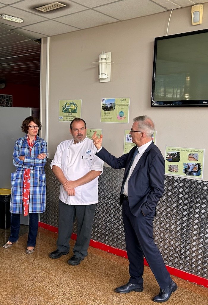 DSDEN d’Eure-et-Loir - Académie d’Orléans-Tours (@dsden28) on Twitter photo Une belle rentrée au lycée Jehan de Beauce, inauguration de l'espace zen, nouveau projet d'une classe de seconde EDD et le lycée qui devient un établissement engagé Bio. Bravo pour tous ces projets pour les élèves du lycée.
<a href="/ac_orleanstours/">Académie d'Orléans-Tours</a> <a href="/RCValdeLoire/">Région Centre-Val de Loire</a> <a href="/JdbLycee/">LycéeJDB</a> Une belle rentrée au lycée Jehan de Beauce, inauguration de l'espace zen, nouveau projet d'une classe de seconde EDD et le lycée qui devient un établissement engagé Bio. Bravo pour tous ces projets pour les élèves du lycée.
<a href="/ac_orleanstours/">Académie d'Orléans-Tours</a> <a href="/RCValdeLoire/">Région Centre-Val de Loire</a> <a href="/JdbLycee/">LycéeJDB</a>