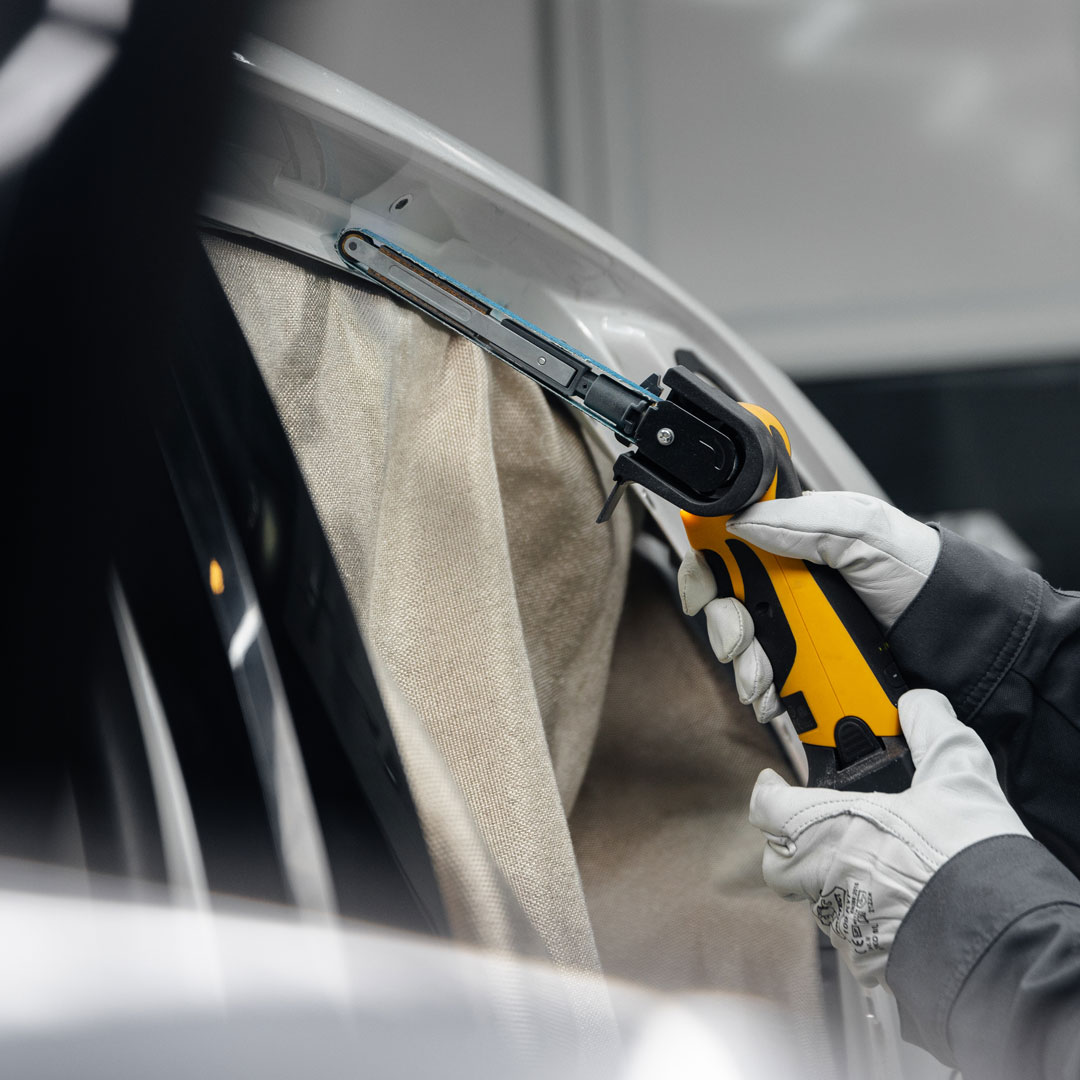 KWHMirka's tweet photo. Say hello to the new MIRKA® FBS-B battery file belt sander! Cordless, powerful, and perfect for panel beating. Get unmatched precision and freedom with the FBS-B 13 and FBS-B 10 models. #mirka 👉 https://t.co/nJtNc0NtZg https://t.co/Wv14ZOVQTO