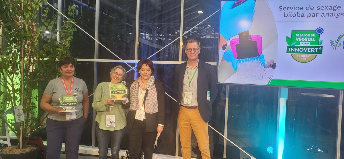 VEGEPOLYSVALLEY's tweet photo. 🪴 @SalonDuVegetal : remise des prix du concours #Innovert. Un grand 👏 à notre Centre R&amp;D pour 🏅dans la catégorie "produit &amp; service " avec le service de sexage du Gingko Biloba et à Sapho pour son agapanthe blanche 👏ainsi que 🥈 pour Cerdys et sa Mademoiselle Françoise! https://t.co/J1BkwnzMk6